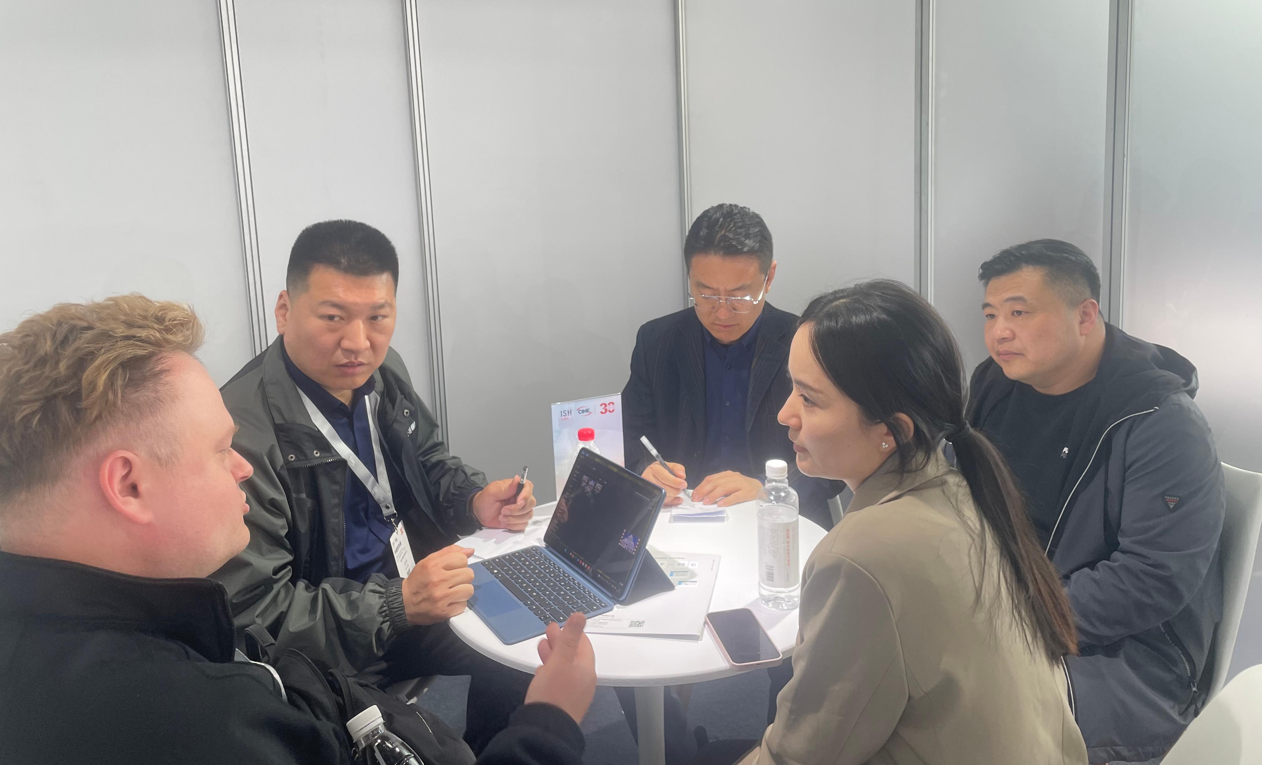 Вместе с партнёрами со всего мира — к более тёплому будущему! Международная встреча Firstd Boiler успешно завершена